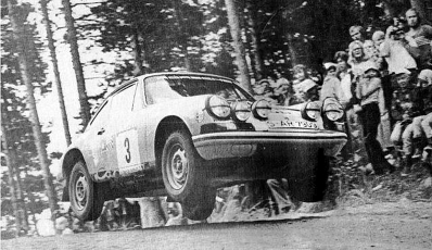 Leo Kinnunen - Atso Aho
23º Jyväskylän Suurajot - Rally of the 1000 Lakes 1973. Porsche 911 Carrera (S-AR 7909). Clasificado 3º.

Del 3 al 5 de Agosto, Jyväskylä.
Superficie: tierra.

El Rally tenia un total de 2079.00 km de los que 517.20 km divididos en 43 tramos eran especiales.

Se inscribieron 122 equipos, tomaron la salida 109, finalizaron 55.@
Palabras clave: ;Porsche;Finlandia;1973;