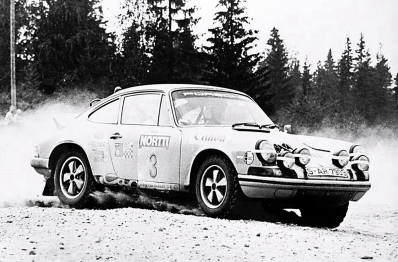 Leo Kinnunen - Atso Aho
23º Jyväskylän Suurajot - Rally of the 1000 Lakes 1973. Porsche 911 Carrera (S-AR 7909). Clasificado 3º.

Del 3 al 5 de Agosto, Jyväskylä.
Superficie: tierra.

El Rally tenia un total de 2079.00 km de los que 517.20 km divididos en 43 tramos eran especiales.

Se inscribieron 122 equipos, tomaron la salida 109, finalizaron 55.@
Palabras clave: ;Porsche;Finlandia;1973