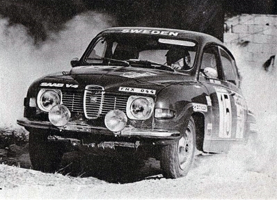 Per Eklund - Bo Renicke
44º Österreichische Alpenfahrt 1973. Saab 96 V4 (FNX 044). Clasificado 3º.

Del 12 al 14 de Septiembre, Baden, Austria.
Superficie: tierra.

El Rallye tenia un total de 2,314.50 km de los que 324,50 km divididos en 31 tramos eran especiales (2 de ellos fueron cancelados, SS2 y SS22).

Se inscribieron 97 equipos, tomaron la salida 97, finalizaron 25.@
Palabras clave: ;Saab;Austria;1973