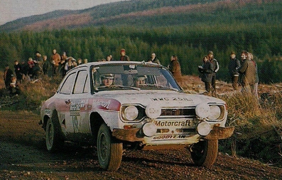 Markku Alén - Ilkka Kivimäki
22º Daily Mirror RAC Rally 1973. Ford Escort RS 1600 MKI (WWC 251L). Clasificado 3º.

Del 17 al 21 de Noviembre, London, York, Inglaterra.
Superficie: tierra - barro.

El Rally tenia un total de 3020 km de los que 540.02 km divididos en 80 tramos eran especiales.
10 de ellos fueron cancelados:
SS4 Bildworth de 2.41 km
SS5 Harlow de 2.41 km
SS8 Common de 3.22 km
SS9 Quarry de 2.41 km
SS10 Ludlow de 3.22 km
SS54 Rest and Be Thankful de 1.61 km
SS55 Strachur de 4.83 km
SS56 Loch Eck de 3.22 km
SS57 Loch Eckside de 9.66 km
SS58 Ardgartan de 4.83 km

Se inscribieron 241 equipos, tomaron la salida 198, finalizaron 91.@
Palabras clave: Markku_Alen;Ford;Escort;RS;MKI;Gran_Bretaña;1973;RAC_Rally;Daily_Mirror;Inglaterra