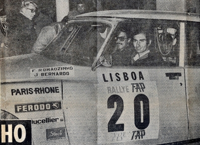 Francisco Romaozinho - José Bernardo
7º TAP Rallye de Portugal 1973. Citröen DS21 (3436 XZ 75). Clasificado 3º.

Del 13 al 18 de Marzo, Estoril, Cascais, Lisboa, Portugal.
Superficie: asfalto - tierra.

El Rally tenia un total de 4600.00 km de los que 397.50 km divididos en 32 tramos eran especiales.

Se inscribieron 90 equipos, tomaron la salida 79, finalizaron 23.@
Palabras clave: Citroen;Portugal;1973;Personajes