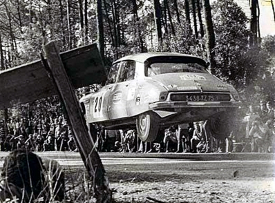 Francisco Romaozinho - José Bernardo
7º TAP Rallye de Portugal 1973. Citröen DS21 (3436 XZ 75). Clasificado 3º.

Del 13 al 18 de Marzo, Estoril, Cascais, Lisboa, Portugal.
Superficie: asfalto - tierra.

El Rally tenia un total de 4600.00 km de los que 397.50 km divididos en 32 tramos eran especiales.

Se inscribieron 90 equipos, tomaron la salida 79, finalizaron 23.@
Palabras clave: Citroen;Portugal;1973;