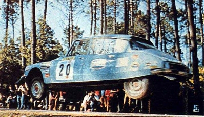 Francisco Romaozinho - José Bernardo
7º TAP Rallye de Portugal 1973. Citröen DS21 (3436 XZ 75). Clasificado 3º.

Del 13 al 18 de Marzo, Estoril, Cascais, Lisboa, Portugal.
Superficie: asfalto - tierra.

El Rally tenia un total de 4600.00 km de los que 397.50 km divididos en 32 tramos eran especiales.

Se inscribieron 90 equipos, tomaron la salida 79, finalizaron 23.@
Palabras clave: Citroen;Portugal;1973;
