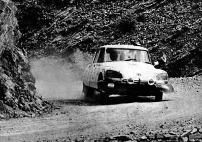 Richard Bochnicek - Sepp-Dieter Kernmayer
16º Rallye du Maroc 1973. Citröen DS23 (9320-TT75). Clasificado 3º.

Del 8 al 13 de Mayo, Rabat, Casablanca.
Superficie: asfalto - tierra.

El Rally tenia un total de 5303.00 km de los que 1210.00 km divididos en 11 tramos eran especiales.

Kilómetros de los tramos:

1ª ETAPA
SS1 El Khatouat de 95.00 km.
SS2 Col du Zegota de 30.00 km.
SS3 Kettama de 40.00 km.
SS4 Tleta - Kettama de 30.00 km.

TOTAL ETAPA 195.00 km.

2ª ETAPA
SS5 Missour de 175 km.
SS6 Rich de 205 km.

TOTAL ETAPA 380.00 km.

3ª ETAPA
SS7 Tizi N'Test de 87 km.
SS8 Foum Zguid de 200.00 km.
SS9 Tazenakht de 92 km.
SS10 Ntchka de 20 km.
SS11 Rissani de 236 km.

TOTAL ETAPA 635.00 km.
TOTAL 1210 KM.

Tomaron la salida 66 equipos, finalizaron 12.
@
Palabras clave: ;Marruecos;Citroen;DS23;1973