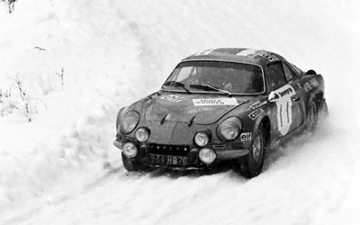 Jean-Luc Thérier - Marcel Callewaert
24º International Swedish Rally 1973. Alpine-Renault A110 1800 (934 HB 76). Clasificado 3º.

1973 fue el único año en la historia del Rally de Suecia en el que no se permitieron neumáticos con clavos.

Del 15 al 18 de Febrero, Karlstad , Suecia.
Superficie: nieve - hielo.

El Rally tenia un total de 802.00 km cronometrados divididos en 3 etapas y 37 tramos especiale (5 de ellos fue cancelado SS11 Stöllet - Stöllet de 20.00 km, SS17, SS18, SS19 y SS31 Stöllet - Stöllet 2 de 20.00 km).

Tomaron la salida 136 equipos, finalizaron 40.
@
Palabras clave: ;Alpine;Suecia;nieve;A110;1973
