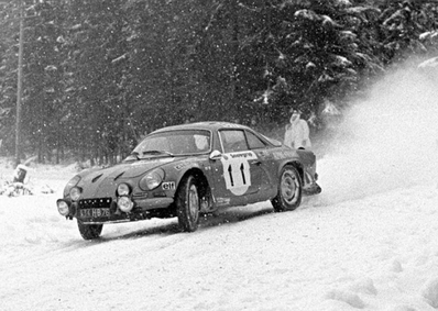 Jean-Luc Thérier - Marcel Callewaert
24º International Swedish Rally 1973. Alpine-Renault A110 1800 (934 HB 76). Clasificado 3º.

1973 fue el único año en la historia del Rally de Suecia en el que no se permitieron neumáticos con clavos.

Del 15 al 18 de Febrero, Karlstad , Suecia.
Superficie: nieve - hielo.

El Rally tenia un total de 802.00 km cronometrados divididos en 3 etapas y 37 tramos especiale (5 de ellos fue cancelado SS11 Stöllet - Stöllet de 20.00 km, SS17, SS18, SS19 y SS31 Stöllet - Stöllet 2 de 20.00 km).

Tomaron la salida 136 equipos, finalizaron 40.
@
Palabras clave: ;Alpine;Suecia;nieve;A110;1973