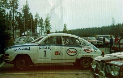 Simo Lampinen - John Davenport
23º Jyväskylän Suurajot - Rally of the 1000 Lakes 1973. Saab 96 V4 (AAN-302). Clasificado 4º.

Del 3 al 5 de Agosto, Jyväskylä.
Superficie: tierra.

El Rally tenia un total de 2079.00 km de los que 517.20 km divididos en 43 tramos eran especiales.

Se inscribieron 122 equipos, tomaron la salida 109, finalizaron 55.@
Palabras clave: Simo_Lampinen;John_Davenport;Finlandia;Saab;V4;1973;Parque_Cerrado