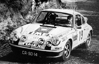 Américo da Silva Nunes - Antonio Morais
7º TAP Rallye de Portugal 1973. Porsche 911 Carrera RS (CA-50-14). Clasificado 5º.

Del 13 al 18 de Marzo, Estoril, Cascais, Lisboa, Portugal.
Superficie: asfalto - tierra.

El Rally tenia un total de 4600.00 km de los que 397.50 km divididos en 32 tramos eran especiales.

Se inscribieron 90 equipos, tomaron la salida 79, finalizaron 23.@
Palabras clave: Porsche;Portugal;1973