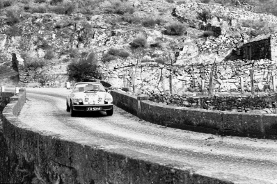 Américo da Silva Nunes - Antonio Morais
7º TAP Rallye de Portugal 1973. Porsche 911 Carrera RS (CA-50-14). Clasificado 5º.

Del 13 al 18 de Marzo, Estoril, Cascais, Lisboa, Portugal.
Superficie: asfalto - tierra.

El Rally tenia un total de 4600.00 km de los que 397.50 km divididos en 32 tramos eran especiales.

Se inscribieron 90 equipos, tomaron la salida 79, finalizaron 23.@
Palabras clave: Porsche;Portugal;1973