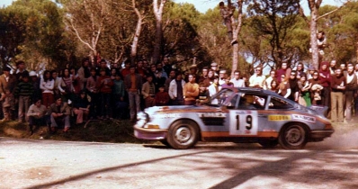 Américo da Silva Nunes - Antonio Morais
7º TAP Rallye de Portugal 1973. Porsche 911 Carrera RS (CA-50-14). Clasificado 5º.

Del 13 al 18 de Marzo, Estoril, Cascais, Lisboa, Portugal.
Superficie: asfalto - tierra.

El Rally tenia un total de 4600.00 km de los que 397.50 km divididos en 32 tramos eran especiales.

Se inscribieron 90 equipos, tomaron la salida 79, finalizaron 23.@
Palabras clave: Porsche;Portugal;1973