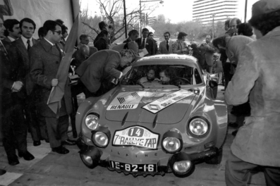 Antonio Borges - Antònio Lemos
7º TAP Rallye de Portugal 1973. Alpine-Renault A110 1800 (IE-82-16). Clasificado 6º.

Del 13 al 18 de Marzo, Estoril, Cascais, Lisboa, Portugal.
Superficie: asfalto - tierra.

El Rally tenia un total de 4600.00 km de los que 397.50 km divididos en 32 tramos eran especiales.

Se inscribieron 90 equipos, tomaron la salida 79, finalizaron 23.@
Palabras clave: Alpine;Renault;Portugal;Personajes;1973;parque_Cerrado