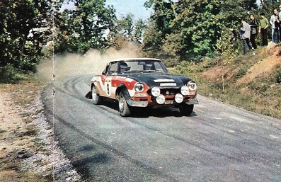 Alcide Paganelli - Domenico (Ninni) Russo
15º Rally Sanremo 1973. Fiat 124 Abarth Rallye (TO H26827). Clasificado 6º.

Del 10 al 13 de Octubre, Sanremo, Liguria, Imperia, Italia.
Superficie: asfalto - tierra.

El Rally tenia un total de 1791.00 km, de los que 369.30 km divididos en 37 tramos eran especiales (2 de ellas fueron canceladas, SS11 y SS16 Del Serre 1 y 2 de 7.5 km).

Se inscribieron 120 equipos, tomaron la salida 107, finalizaron 36.
Palabras clave: Sanremo;Fiat;Abarth;1973
