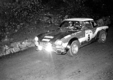 Alcide Paganelli - Domenico (Ninni) Russo
15º Rally Sanremo 1973. Fiat 124 Abarth Rallye (TO H26827). Clasificado 6º.

Del 10 al 13 de Octubre, Sanremo, Liguria, Imperia, Italia.
Superficie: asfalto - tierra.

El Rally tenia un total de 1791.00 km, de los que 369.30 km divididos en 37 tramos eran especiales (2 de ellas fueron canceladas, SS11 y SS16 Del Serre 1 y 2 de 7.5 km).

Se inscribieron 120 equipos, tomaron la salida 107, finalizaron 36.
Palabras clave: Sanremo;Fiat;Abarth;1973