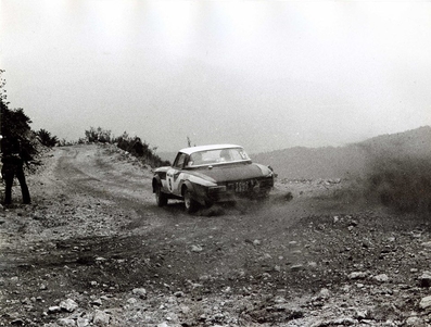 Alcide Paganelli - Domenico (Ninni) Russo
15º Rally Sanremo 1973. Fiat 124 Abarth Rallye (TO H26827). Clasificado 6º.

Del 10 al 13 de Octubre, Sanremo, Liguria, Imperia, Italia.
Superficie: asfalto - tierra.

El Rally tenia un total de 1791.00 km, de los que 369.30 km divididos en 37 tramos eran especiales (2 de ellas fueron canceladas, SS11 y SS16 Del Serre 1 y 2 de 7.5 km).

Se inscribieron 120 equipos, tomaron la salida 107, finalizaron 36.
Palabras clave: Sanremo;Fiat;Abarth;1973
