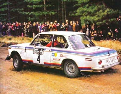 Björn Waldegard - Hans Thorszelius
22º Daily Mirror RAC Rally 1973. BMW 2002 (M-LP 249). Clasificado 7º.

Del 17 al 21 de Noviembre, London, York, Inglaterra.
Superficie: tierra - barro.

El Rally tenia un total de 3020 km de los que 540.02 km divididos en 80 tramos eran especiales.
10 de ellos fueron cancelados:
SS4 Bildworth de 2.41 km
SS5 Harlow de 2.41 km
SS8 Common de 3.22 km
SS9 Quarry de 2.41 km
SS10 Ludlow de 3.22 km
SS54 Rest and Be Thankful de 1.61 km
SS55 Strachur de 4.83 km
SS56 Loch Eck de 3.22 km
SS57 Loch Eckside de 9.66 km
SS58 Ardgartan de 4.83 km

Se inscribieron 241 equipos, tomaron la salida 198, finalizaron 91.
@
Palabras clave: ;Hans_Thorszelius;BMW;Gran_Bretaña;1973;RAC_Rally;Daily_Mirror