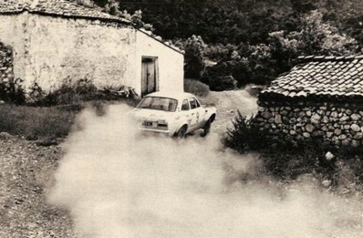 Chris Sclater - Bob de Jong
21º Acropolis Rally 1973. Ford Escort RS 1600 MKI. Clasificado 7º.

Del 23 al 27 de Mayo, Atenas, Grecia.
Superficie: tierra.

El Rally tenia un total de 3336.15 Km de los que 556.35 Km divididos en 47 tramos eran especiales (2 de ellos fueron cancelados SS20 Pilion de 19.30 Km y SS33 Klitoria de 9.90 Km).

Tomaron la salida 83 equipos, finalizaron 11.@
Palabras clave: Ford;Escort;MKI;Acropolis;Grecia;1973;MKI