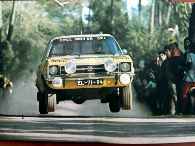 Manuel Queirós Pereira (Mêquêpê) - Jorge Mira Amaral
7º Rali Internacional TAP 1973. Opel Ascona 1904SR (EL-71-94). Clasificado 7º.

Del 13 al 18 de Marzo, Estoril, Cascais, Lisboa, Portugal.
Superficie: asfalto - tierra.

El Rally tenia un total de 4600.00 km de los que 397.50 km divididos en 32 tramos eran especiales.

Se inscribieron 90 equipos, tomaron la salida 79, finalizaron 23.@
Palabras clave: Opel;Ascona;Portugal;1973