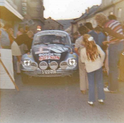 Richard Anthony (Tony) Fall - Mike Wood
44º Österreichische Alpenfahrt 1973. Volkswagen 1303S (S122.056). Clasificado 10º.

Del 12 al 14 de Septiembre, Baden, Austria.
Superficie: tierra.

El Rallye tenia un total de 2,314.50 km de los que 324,50 km divididos en 31 tramos eran especiales (2 de ellos fueron cancelados, SS2 y SS22).

Se inscribieron 97 equipos, tomaron la salida 97, finalizaron 25.@
Palabras clave: Tony_Fall;Volkswagen;Austria;1973