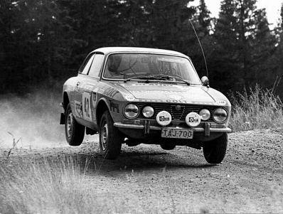 Jaakko Markula - Asko Nevalainen
23º Jyväskylän Suurajot - Rally of the 1000 Lakes 1973. Alfa Romeo 2000 GTV (TAJ-700). Clasificado 42º.

Del 3 al 5 de Agosto, Jyväskylä.
Superficie: tierra.

El Rally tenia un total de 2079.00 km de los que 517.20 km divididos en 43 tramos eran especiales.

Se inscribieron 122 equipos, tomaron la salida 109, finalizaron 55.@
Palabras clave: Alfa;Romeo;GTV;Finlandia;1973