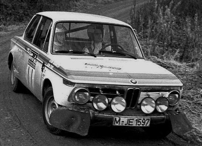 Achim Warmbold - Jean Todt
22º Daily Mirror RAC Rally 1973. BMW 2002 Tii (M-JE 1597). Clasificado 15º.

Del 17 al 21 de Noviembre, London, York, Inglaterra.
Superficie: tierra - barro.

El Rally tenia un total de 3020 km de los que 540.02 km divididos en 80 tramos eran especiales.
10 de ellos fueron cancelados:
SS4 Bildworth de 2.41 km
SS5 Harlow de 2.41 km
SS8 Common de 3.22 km
SS9 Quarry de 2.41 km
SS10 Ludlow de 3.22 km
SS54 Rest and Be Thankful de 1.61 km
SS55 Strachur de 4.83 km
SS56 Loch Eck de 3.22 km
SS57 Loch Eckside de 9.66 km
SS58 Ardgartan de 4.83 km

Se inscribieron 241 equipos, tomaron la salida 198, finalizaron 91.
@
Palabras clave: ;Jean_Todt;BMW;1973;RAC_Rally;Daily_Mirror