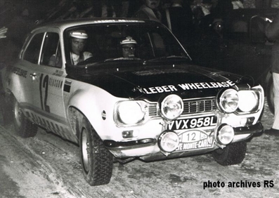 Chris Sclater - John Davenport
42º Rallye Automobile de Monte-Carlo 1973. Ford Escort RS 1600 MKI (VVX 958L). Clasificado 16º.

Del 19 al 26 de Enero, Monte-Carlo.
Superficie: asfalto - nieve.

El Rally tenia un total de 4800 km de los que 456.50 km divididos en 18 tramos eran especiales, (2 ellas fueron canceladas SS10 Col de la Porte de 18.25 Km y SS11 La Cabanette de 18.25Km).

Tomaron la salida 278 equipos, finalizaron 51.@
Palabras clave: ;John_Davenport;Ford;Escort;RS1600;MKI;Montecarlo;1973