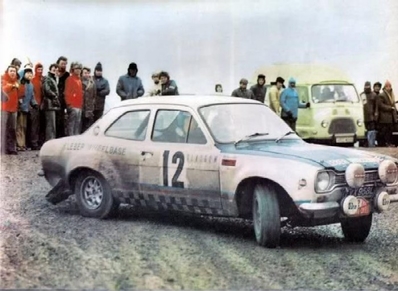 Chris Sclater - John Davenport
42º Rallye Automobile de Monte-Carlo 1973. Ford Escort RS 1600 MKI (VVX 958L). Clasificado 16º.

Del 19 al 26 de Enero, Monte-Carlo.
Superficie: asfalto - nieve.

El Rally tenia un total de 4800 km de los que 456.50 km divididos en 18 tramos eran especiales, (2 ellas fueron canceladas SS10 Col de la Porte de 18.25 Km y SS11 La Cabanette de 18.25Km).

Tomaron la salida 278 equipos, finalizaron 51.@
Palabras clave: ;John_Davenport;Ford;Escort;RS1600;MKI;Montecarlo;1973