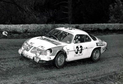 Christian Gardavot - Jean Ancey
17º Tour de Corse 1973. Alpine-Renault A110 1800 (3100 SC06). Clasificada 18º.

Del 1 al 2 de Diciembre, Ajaccio, Córcega, Francia.
Superficie: asfalto - nieve.

El Rally tenia un total de 1080 km de los que 511.70 km divididos en 21 tramos eran especiales.
8 de ellos fueron cancelados, de SS8 a SS15).
SS8 Argiusta - Forciolo de 15.40 km.
SS9 Bottacina - Cortichiato de 10.50 km.
SS10 Tavera - Bastelica de 17.10 km.
SS11 Bastelica - Cauro de 18.80 km.
SS12 Panelca - Ghisoni de 34.60 km.
SS13 Ghisoni - Cross de 16.60 km.
SS14 Muracciole - Rospigliani de 13.00 km.
SS15 Ponte Leccia - Morosaglia de 13.90 km.

Se inscribieron 50 equipos, tomaron la salida 50, finalizaron 22.
@
Palabras clave: Renault;Alpine;Corse;Corcega;1973