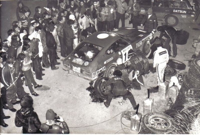 Asistencia en el 42º Rallye Automobile de Monte-Carlo 1973
En el Datsun 240Z (TKS33SA8512) de Rauno Aaltonen - Paul Easter, clasificado 18º.

Del 19 al 26 de Enero, Monte-Carlo.
Superficie: asfalto - nieve.

El Rally tenia un total de 4800 km de los que 456.50 km divididos en 18 tramos eran especiales, (2 ellas fueron canceladas SS10 Col de la Porte de 18.25 Km y SS11 La Cabanette de 18.25Km).

Tomaron la salida 278 equipos, finalizaron 51.@
Palabras clave: ;Paul_Easter;Datsun;Montecarlo;1973;Asistencias