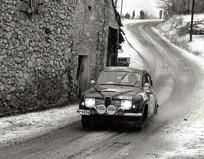Anders Sigurdsson - Fergus Sager
42º Rallye Automobile de Monte-Carlo 1973. Saab V4 (P 9894). Clasificado 37º.

Del 19 al 26 de Enero, Monte-Carlo.
Superficie: asfalto - nieve.

El Rally tenia un total de 4800 km de los que 456.50 km divididos en 18 tramos eran especiales, (2 ellas fueron canceladas SS10 Col de la Porte de 18.25 Km y SS11 La Cabanette de 18.25Km).

Tomaron la salida 278 equipos, finalizaron 51.@
Palabras clave: Saab;Montecarlo;1973