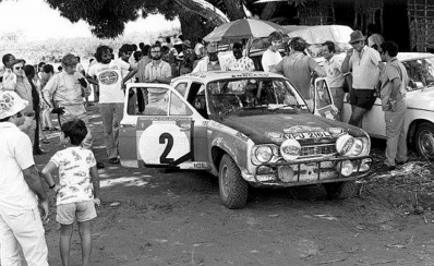 Roger Clark - Jim Porter
21º East African Safari Rally 1973. Ford Escort RS 1600 MKI (XPU 216L).  Abandonó por el alternador.

Del 19 al 23 de Abril, Nairobi, Kenya.
Superficie: tierra

Se inscribieron 89 equipos, tomaron la salida 89, finalizaron 18.@
Palabras clave: ;Safari;Ford;Escort;MKI;MKI;1973