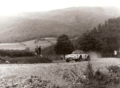 Jean-Luc Thérier - Alain Mahé
33º Rajd Polski 1973. Alpine-Renault A110 1800 (9846 HL 76). Descalificado por pérdida del control de tiempos.

Del 12 al 15 de Julio, Krakow, Polonia.
Superficie: tierra.

El Rally tenia un total de 650.50 km cronometrados divididos en 2 etapas y 55 tramos especiales (3 de ellos fueron cancelados SS35, SS41 y SS46 un total de 56.90km).

Tomaron la salida 65 equipos, finalizaron 3.@
Palabras clave: Jean-Luc_Therier;Alain_Mahe;Renault;Alpine;Polonia;1973