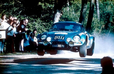 Bernard Darniche - Alain Mahé
7º TAP Rallye de Portugal 1973. Renault Alpine A110-1800 (3946 HD 76). Abandonó por el diferencial del coche.

Del 13 al 18 de Marzo, Estoril, Cascais, Lisboa, Portugal.
Superficie: asfalto - tierra.

El Rally tenia un total de 4600.00 km de los que 397.50 km divididos en 32 tramos eran especiales.

Se inscribieron 90 equipos, tomaron la salida 79, finalizaron 23.@
Palabras clave: ;Renault;Alpine;A110;Portugal;1973;