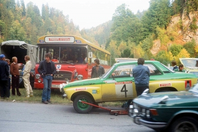Asistencia en el 44º Österreichische Alpenfahrt (Austria) 1973
En el Opel Ascona de Walter Röhrl - Jochen Berger, abandonò por el diferencial del coche después de SS14 Waldhausen 1 de 10,50 Km.
El Rallye tenia un total de 2,314.50 km de los que 324,50 km divididos en 31 tramos eran especiales, (2 de ellos fueron cancelados, SS2 y SS22).
Se inscribieron 97 equipos, tomaron la salida 97, finalizaron 25.@
Palabras clave: Walter_Röhrl;Jochen_Berger;Opel;Ascona;Austria;1973;Asistencias