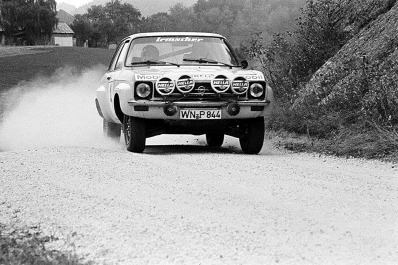 Walter Röhrl - Jochen Berger
44º Österreichische Alpenfahrt 1973. Opel Ascona 1.9 SR (WN-P844). Abandonó por el diferencial del coche después de SS14 Peilstein 2 de 13,00 Km.

Del 12 al 14 de Septiembre, Baden, Austria.
Superficie: tierra.

El Rallye tenia un total de 2,314.50 km de los que 324,50 km divididos en 31 tramos eran especiales (2 de ellos fueron cancelados, SS2 y SS22).

Se inscribieron 97 equipos, tomaron la salida 97, finalizaron 25.@
Palabras clave: Walter_Röhrl;Jochen_Berger;Opel;Ascona;Austria;1973