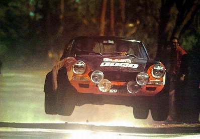 Raffaele (Lele) Pinto - Arnaldo Bernacchini
7º TAP Rallye de Portugal 1973. Fiat Abarth 124 Abarth Spider. Abandonó por la suspensión del coche.

Del 13 al 18 de Marzo, Estoril, Cascais, Lisboa, Portugal.
Superficie: asfalto - tierra.

El Rally tenia un total de 4600.00 km de los que 397.50 km divididos en 32 tramos eran especiales.

Se inscribieron 90 equipos, tomaron la salida 79, finalizaron 23.@
Palabras clave: Raffaele_Pinto;Fiat;Spider;Abarth;Portugal;1973;