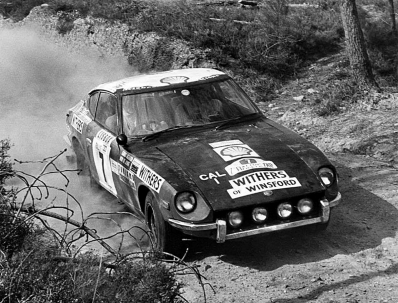 Chris Sclater - Bob de Jong
7º TAP Rallye de Portugal 1973. Datsun 240Z (CAL 1). Abandonó por la suspensión del coche.

Del 13 al 18 de Marzo, Estoril, Cascais, Lisboa, Portugal.
Superficie: asfalto - tierra.

El Rally tenia un total de 4600.00 km de los que 397.50 km divididos en 32 tramos eran especiales.

Se inscribieron 90 equipos, tomaron la salida 79, finalizaron 23.@
Palabras clave: ;Datsun;Portugal;1973