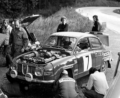 Asistencia en el 44º Österreichische Alpenfahrt 1973
En el Saab 96 V4 (ANT 164) de Stig Blomqvist - Arne Hertz, abandonó por el diferencial del coche en SS21 Saugraben de 11.00 Km.

Del 12 al 14 de Septiembre, Baden, Austria.
Superficie: tierra.

El Rallye tenia un total de 2,314.50 km de los que 324,50 km divididos en 31 tramos eran especiales (2 de ellos fueron cancelados, SS2 y SS22).

Se inscribieron 97 equipos, tomaron la salida 97, finalizaron 25.@
Palabras clave: Stig_Blomqvist;Saab;Austria;1973;Asistencias