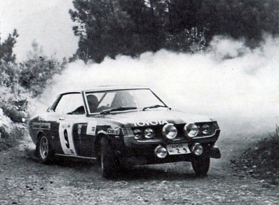 Ove Andersson - Jean Todt
7º TAP Rallye de Portugal 1973. Toyota Celica GT (ACM55MI29). Abandonó por el cable del acelerador antes de SS15 Marao de 32.00 Km.

Del 13 al 18 de Marzo, Estoril, Cascais, Lisboa, Portugal.
Superficie: asfalto - tierra.

El Rally tenia un total de 4600.00 km de los que 397.50 km divididos en 32 tramos eran especiales.

Se inscribieron 90 equipos, tomaron la salida 79, finalizaron 23.@
Palabras clave: Ove_Andersson;Toyota;Celica;Portugal;1973