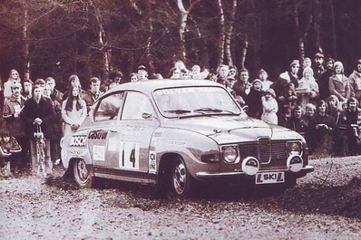 Simo Lampinen - Sölve Andreasson
22º Daily Mirror RAC Rally 1973. Saab 96 V4 (BPZ 798). Abandonó por motor. Desconocemos en que especial.

Del 17 al 21 de Noviembre, London, York, Inglaterra.
Superficie: tierra - barro.

El Rally tenia un total de 3020 km de los que 540.02 km divididos en 80 tramos eran especiales.
10 de ellos fueron cancelados:
SS4 Bildworth de 2.41 km
SS5 Harlow de 2.41 km
SS8 Common de 3.22 km
SS9 Quarry de 2.41 km
SS10 Ludlow de 3.22 km
SS54 Rest and Be Thankful de 1.61 km
SS55 Strachur de 4.83 km
SS56 Loch Eck de 3.22 km
SS57 Loch Eckside de 9.66 km
SS58 Ardgartan de 4.83 km

Se inscribieron 241 equipos, tomaron la salida 198, finalizaron 91.
@
Palabras clave: Simo_Lampinen;Solve_Andreasson;Saab;V4;1973;RAC_Rally;Daily_Mirror