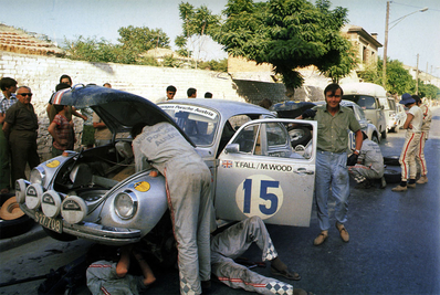 Asistencia en el 21º Acropolis Rally (Grecia) 1973
21º Acropolis Rally 1973. Volkswagen Escarabajo 1303 S (S 27.708). Abandonó por motor.

Del 23 al 27 de Mayo, Atenas, Grecia.
Superficie: tierra.

El Rally tenia un total de 3336.15 Km de los que 556.35 Km divididos en 47 tramos eran especiales (2 de ellos fueron cancelados SS20 Pilion de 19.30 Km y SS33 Klitoria de 9.90 Km).

Tomaron la salida 83 equipos, finalizaron 11.@
Palabras clave: Volkswagen;Grecia;1973;Asistencias