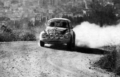 Richard Anthony (Tony) Fall - Mike Wood
21º Acropolis Rally 1973. Volkswagen Escarabajo 1303 S (S 27.708). Abandonó por motor.

Del 23 al 27 de Mayo, Atenas, Grecia.
Superficie: tierra.

El Rally tenia un total de 3336.15 Km de los que 556.35 Km divididos en 47 tramos eran especiales (2 de ellos fueron cancelados SS20 Pilion de 19.30 Km y SS33 Klitoria de 9.90 Km).

Tomaron la salida 83 equipos, finalizaron 11.@
Palabras clave: Tony_Fall;Volkswagen;Grecia;1973