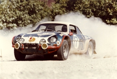 "Siroco" - Miltos Andriopoulos
21º Acropolis Rally 1973. Alpine-Renault A110 1600 (399680). Abandonó por la caja de cambios en SS19 Portaria de 4.30 Km

Del 23 al 27 de Mayo, Atenas, Grecia.
Superficie: tierra.

El Rally tenia un total de 3336.15 Km de los que 556.35 Km divididos en 47 tramos eran especiales (2 de ellos fueron cancelados SS20 Pilion de 19.30 Km y SS33 Klitoria de 9.90 Km).

Tomaron la salida 83 equipos, finalizaron 11.@
Palabras clave: Alpine;Renault;Acropolis;Grecia;1973