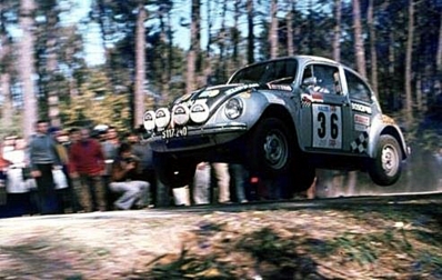 Herbert Grundsteidl - Georg Hopf
7º TAP Rallye de Portugal 1973. Volkswagen 1302 S (S117.240). Abandonó por accidente.

Del 13 al 18 de Marzo, Estoril, Cascais, Lisboa, Portugal.
Superficie: asfalto - tierra.

El Rally tenia un total de 4600.00 km de los que 397.50 km divididos en 32 tramos eran especiales.

Se inscribieron 90 equipos, tomaron la salida 79, finalizaron 23.@
Palabras clave: Volkswagen;Portugal;1973;