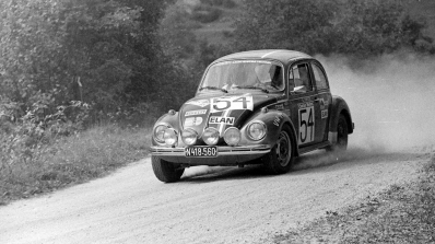 Bernhard Jensch jun. - F.Karner
44º Österreichische Alpenfahrt 1973. Volkswagen 1303 S (N 418.560). Abandonó, desconocemos el motivo y en que especial.

Del 12 al 14 de Septiembre, Baden, Austria.
Superficie: tierra.

El Rallye tenia un total de 2,314.50 km de los que 324,50 km divididos en 31 tramos eran especiales (2 de ellos fueron cancelados, SS2 y SS22).

Se inscribieron 97 equipos, tomaron la salida 97, finalizaron 25.@
Palabras clave: Volkswagen;Austria;1973