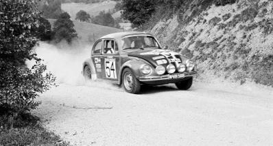 Bernhard Jensch jun. - F.Karner
44º Österreichische Alpenfahrt 1973. Volkswagen 1303 S (N 418.560). Abandonó, desconocemos el motivo y en que especial.

Del 12 al 14 de Septiembre, Baden, Austria.
Superficie: tierra.

El Rallye tenia un total de 2,314.50 km de los que 324,50 km divididos en 31 tramos eran especiales (2 de ellos fueron cancelados, SS2 y SS22).

Se inscribieron 97 equipos, tomaron la salida 97, finalizaron 25.@
Palabras clave: Volkswagen;Austria;1973