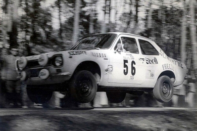 Manuel Amaral - Carlos Silva
7º TAP Rallye de Portugal 1973. Ford Escort RS 1600 MKI (OGF 916L). Abandonó por accidente.


Del 13 al 18 de Marzo, Estoril, Cascais, Lisboa, Portugal.
Superficie: asfalto - tierra.

El Rally tenia un total de 4600.00 km de los que 397.50 km divididos en 32 tramos eran especiales.

Se inscribieron 90 equipos, tomaron la salida 79, finalizaron 23.@
Palabras clave: Ford;Escort;MKI;MKI;1973;