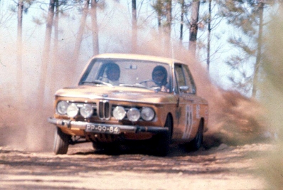 Artur Santos - Aragao Teixeira
7º TAP Rallye de Portugal 1973. BMW 2002 Tii (PP-99-84). Abandonó por los frenos antes de SS19 Portela de 7.50 Km.

Del 13 al 18 de Marzo, Estoril, Cascais, Lisboa, Portugal.
Superficie: asfalto - tierra.

El Rally tenia un total de 4600.00 km de los que 397.50 km divididos en 32 tramos eran especiales.

Se inscribieron 90 equipos, tomaron la salida 79, finalizaron 23.@
Palabras clave: BMW;Portugal;1973
