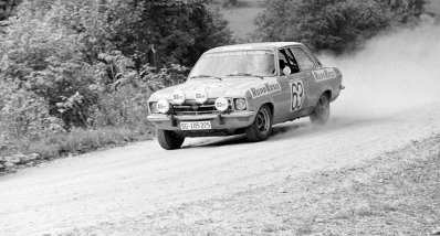Kurt Adam - F. Ladstaetler
44º Österreichische Alpenfahrt 1973. Opel Ascona (SG 105.225). Desconocemos resultado final de su participación.

Del 12 al 14 de Septiembre, Baden, Austria.
Superficie: tierra.

El Rallye tenia un total de 2,314.50 km de los que 324,50 km divididos en 31 tramos eran especiales (2 de ellos fueron cancelados, SS2 y SS22).

Se inscribieron 97 equipos, tomaron la salida 97, finalizaron 25.@
Palabras clave: Opel;Ascona;Austria;1973