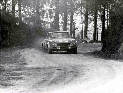 Raffaele (Lele) Pinto - Arnaldo Bernacchini
8º TAP Rallye de Portugal 1974. Fiat Abarth 124 Spider. Clasificado 1º.

Del 20 al 23 de Marzo, Estoril, Portugal.
Superficie: asfalto - tierra.

El Rally tenia un total de 2057.00 km de los que 455.00 km divididos en 32 tramos eran especiales.

Se inscribieron 126 equipos, tomaron la salida 120, finalizaron 36.@
Palabras clave: Raffaele_Pinto;Portugal;Fiat;Abarth;Rallye;1974