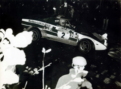 Sandro Munari - Mario Mannucci
16º Rally Sanremo 1974. Lancia Stratos HF (TO L65176). Clasificado 1º.

Del 2 al 5 de Noviembre, Sanremo, Italia.
Superficie: asfalto

El Rally tenia un total de 1805.00 km de los que 408.40 km divididos en 38 tramos eran especieles.

Tomaron la salida 106 equipos, finalizaron 54.@
Palabras clave: Sandro_Munari;Lancia;Stratos;Sanremo;1974